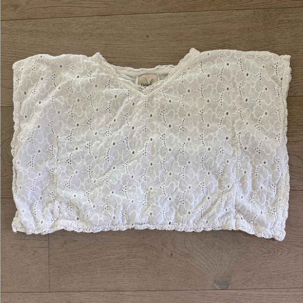 Peek Girls eyelet shirt size small (4/5)
White